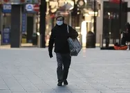 İngilterede Kovid-19 skandalı: Evli sevgilisi ile sosyal mesafeyi ihlal eden bilim kurulu üyesi istifa etti