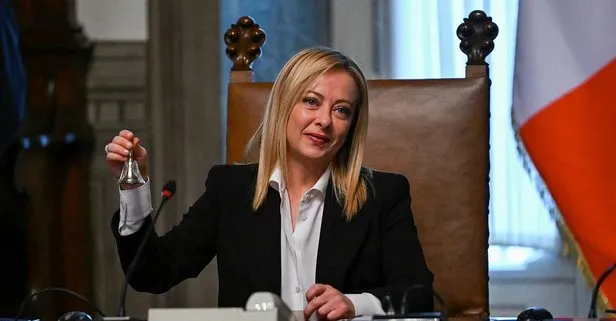 İtalya’da başbakan seçilen aşırı sağcı Giorgia Meloni görevi Mario Draghi’den devraldı