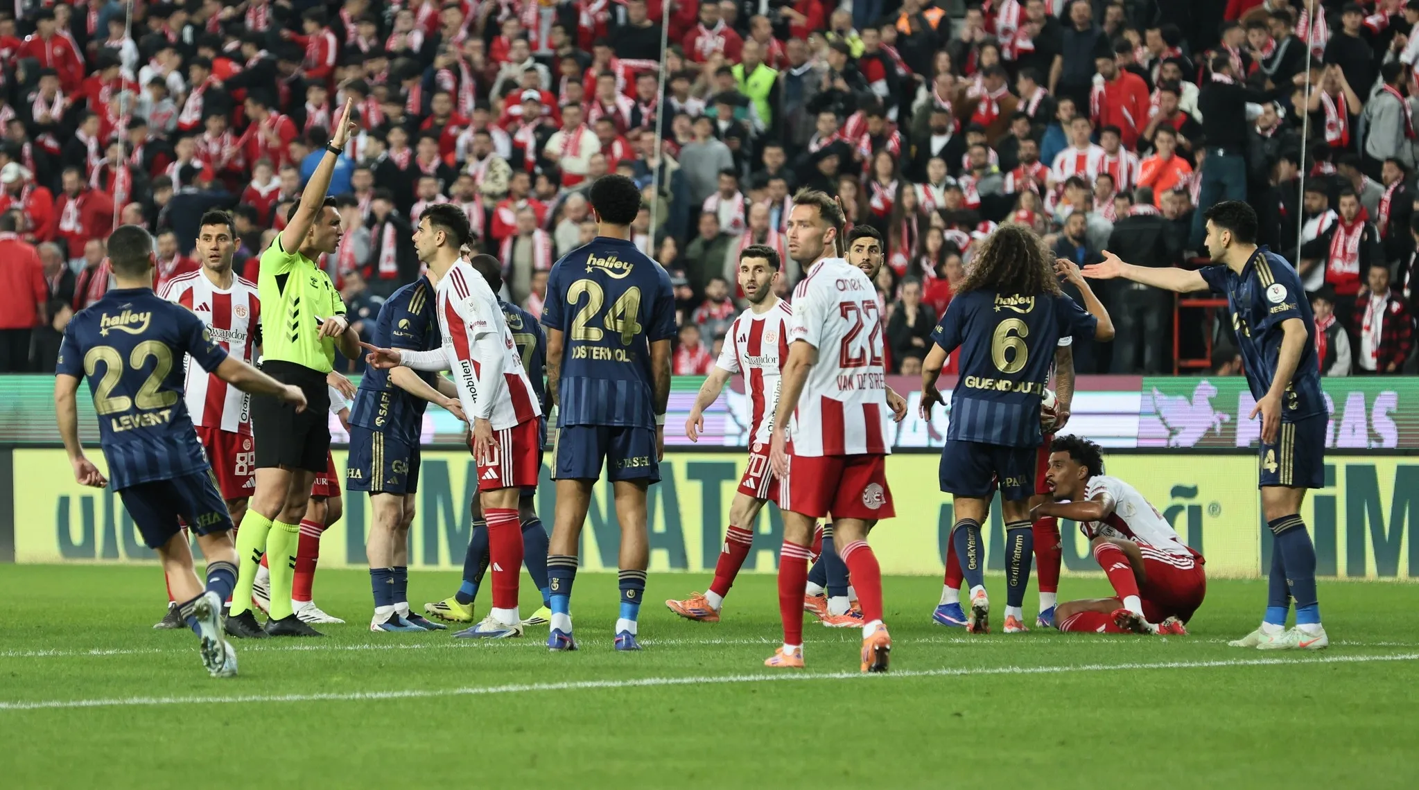 Spor yazarları Antalyaspor-Fenerbahçe maçını değerlendirdi - 13