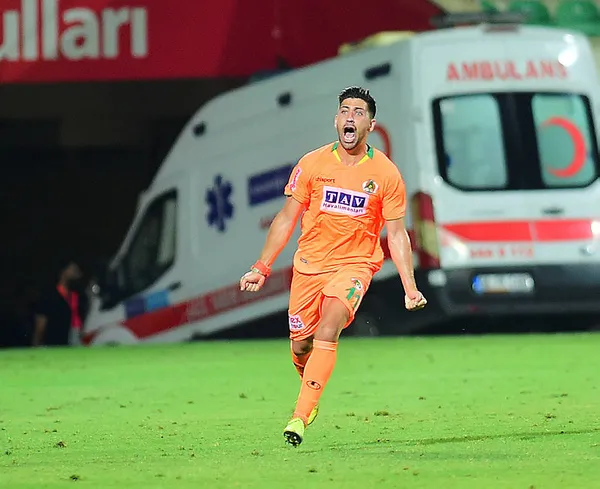 1595314034285.jpg Belhanda'nın yerine Süper Lig'in yıldızı! Harekete geçildi-3