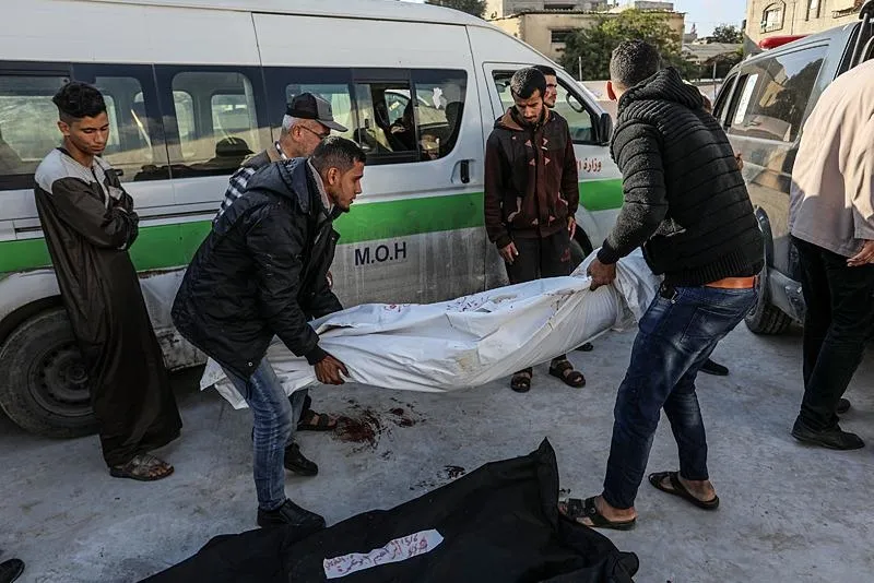Soykırımcı İsrail ordusunun Refah'ta sivillere ait evleri bombalaması sonucu çok sayıda Filistinli öldü-5