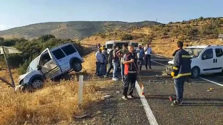 Elazığ'da korkunç kaza! İki otomobil kafa kafaya çarpıştı: 9 yaralı