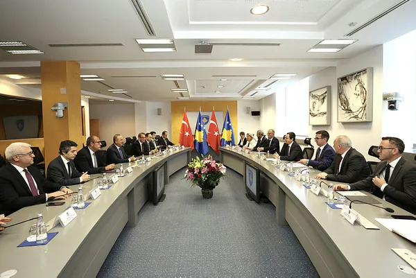 Son dakika: Dışişleri Bakanı Mevlüt Çavuşoğlu'dan Kosova'da kritik görüşmeler!-1