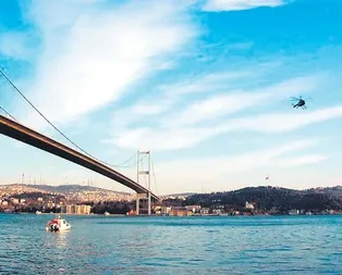 İstanbul Boğazında mucize kurtuluş! Montu paraşüt gibi açılınca hayatta kaldı
