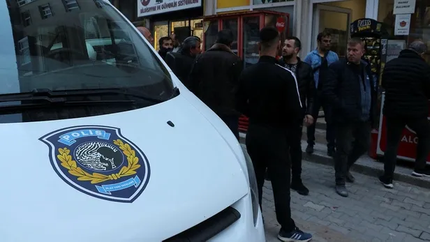 edirnede-akillara-durgunluk-veren-olay-istedigi-sigara-kalmayinca-bufe-sahibini-bicakladi-1648503346636.jpeg Edirne'de akıllara durgunluk veren olay: İstediği sigara kalmayınca büfe sahibini bıçakladı!-1