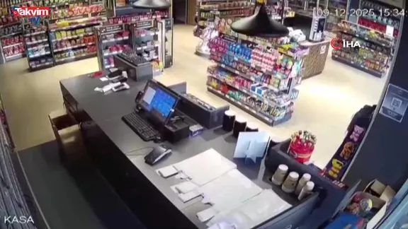 Tunceli Pülümür’de 4.2'lik deprem güvenlik kamerasına yansıdı