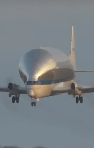 NASA, uzay aracını bu sıradışı uçakla taşıdı!