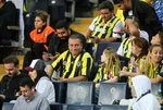 Galatasaray’ın 90. dakikada attığı gole Fenerbahçeli taraftarların verdiği tepki dikkat çekti! İşte o görüntüler