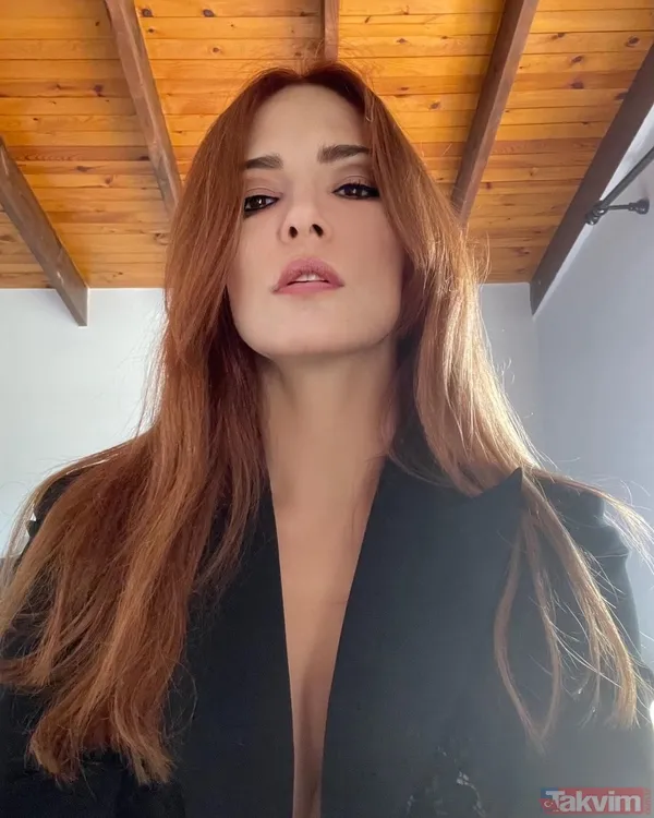 Mine Tugay havada bacak bacak üstüne attı! Siyah elbisesiyle verdiği o poz sosyal medyayı ikiye böldü! “Bile bile mi gösteriyor” - 8