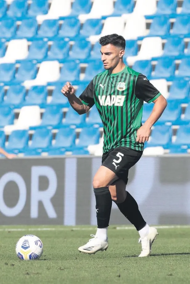 galatasarayda-kaleci-krizi-cozulmeye-calisiyor-gorusmeler-tam-gaz-devam-ediyor-1641509703008.jpeg Galatasaray'da kaleci krizi çözülmeye çalışılıyor! Görüşmeler tam gaz devam ediyor-13