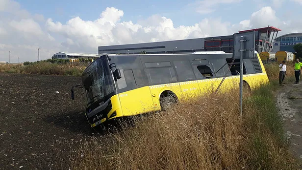 Arnavutköy'de İETT otobüsü kaza yaptı: 2 yaralı-2