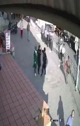 Karaköy'de başörtülü kızlara saldıran zanlıdan akılalmaz savunma