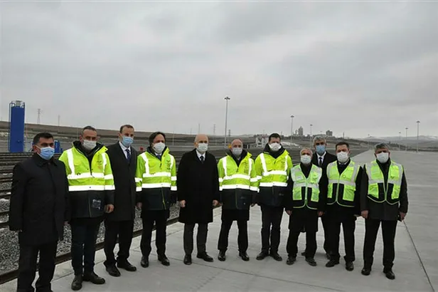 bakan-karaismailoglu-baku-tiflis-kars-hattinda-yapilan-tasimalarda-yuzde-116-artis-oldu-1607176197088.jpg Bakan Karaismailoğlu: Bakü-Tiflis-Kars hattında yapılan taşımalarda yüzde 116 artış oldu-3