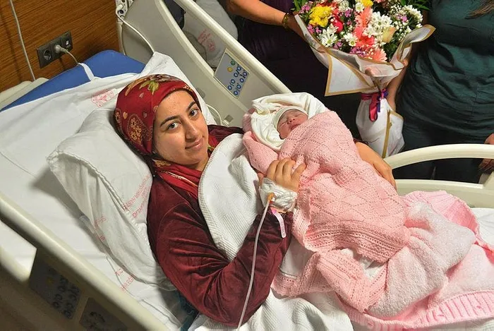 yilin-ilk-bebegi-muhammed-talha-hatay-defne-hastanesinde-dunyaya-geldi-iste-yeni-yila-merhaba-diyen-miniklerim-1704060834768.jpeg