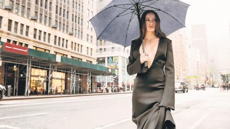 Serenay Sarıkaya'nın dekoltesine Cem Yılmaz’dan olay gönderme! Yorumları kapattı sosyal medya karıştı…