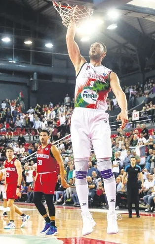 “Mine Maria” birçok ünlü ismi dolandırdı! Mağdurlar arasında Helin Avşar da var...