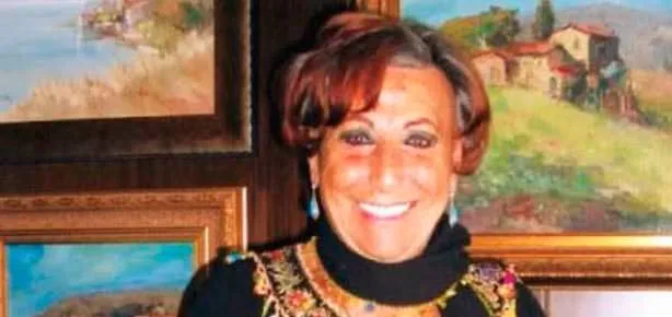 Müzeyyen Senar üzdü