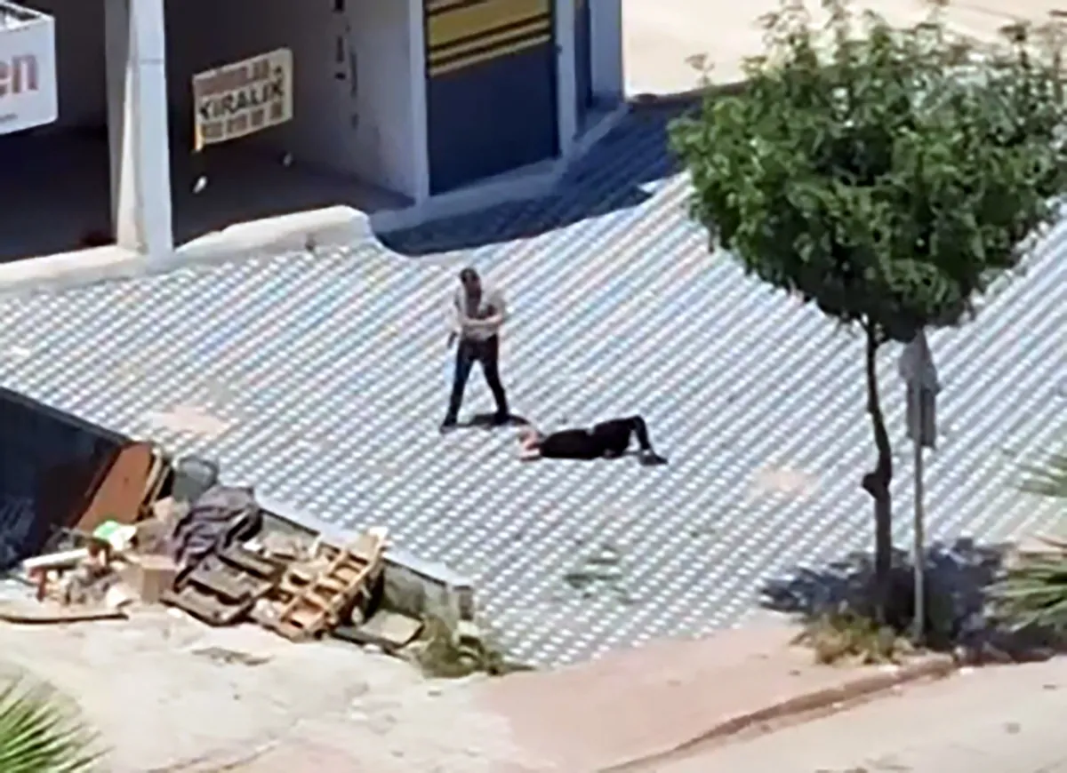 emekli-polis-baba-oglunu-oldurdu-uyusturucu-parasi-tartismasi-kanli-bitti-1780490543604.jpeg Emekli polis oğlunu öldürdü! Uyuşturucu parası tartışması kanlı bitti-3