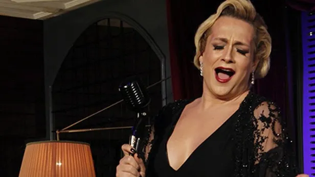 Kırmızı Oda Zekiye Keklik gerçekte kim? Kırmızı Oda Zekiye kimdir? Ayta Sözeri kaç yaşında, aslen nereli? İşte hayatı…-5