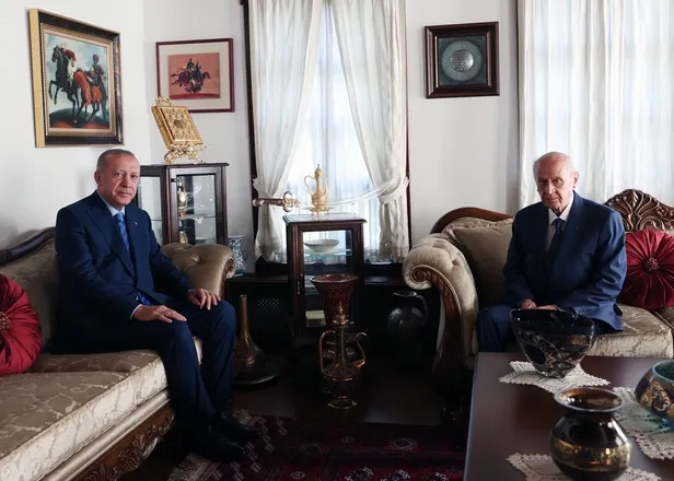 son-dakika-baskan-erdogandan-mhp-genel-baskani-devlet-bahceliye-surpriz-ziyaret-1628090716029.jpg Son dakika: Başkan Erdoğan'dan MHP Genel Başkanı Devlet Bahçeli'ye sürpriz ziyaret-3