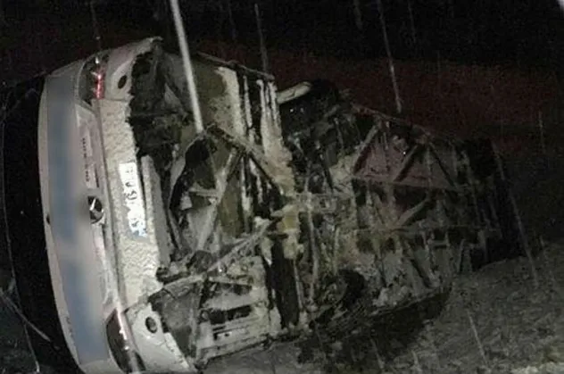 Erzincan'da yolcu otobüsü devrildi