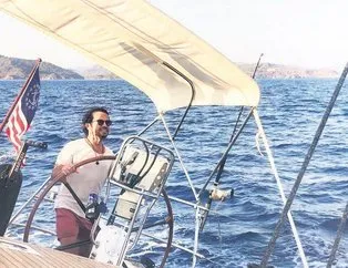 Dümene geçti