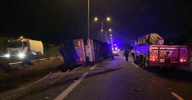 Kuzey Marmara Otoyolu’nda feci trafik kazası: Tır devrildi şoför hayatını kaybetti yedek şoför yaralı...