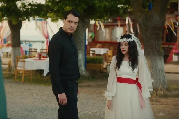 ates-kuslari-bu-aksam-var-mi-20-ekim-2023-atv-yayin-akisi-ates-kuslari-yeni-29-bolum-ne-zaman-bu-aksam-yayinla-1697806576407.jpg ATEŞ KUŞLARI BU AKŞAM VAR MI 📺 20 Ekim 2023 ATV YAYIN AKIŞI! Ateş Kuşları yeni 29. bölüm ne zaman, bu akşam yayınlanacak mı?-4