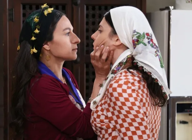 bir-zamanlar-cukurova-dizisinde-unlu-olmuslardi-simdi-gidiyorlar-sonlari-feci-olacak-iki-karakter-de-olerek-adanaya-veda-ediyor-1641125289854.jpg Sonları feci olacak iki karakter de ölerek Adana'ya veda ediyor! Bir Zamanlar Çukurova dizisinde ünlü olmuşlardı şimdi gidiyorlar-5