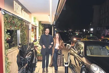 Komşu ile Bebek’te kol kola semt turu