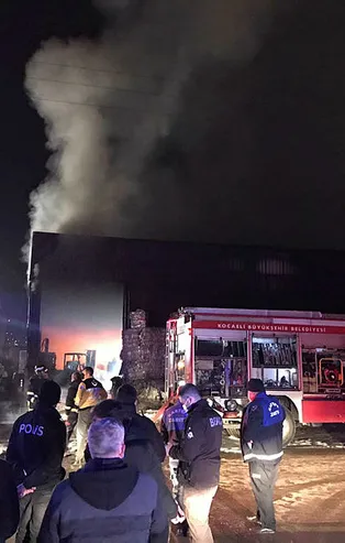 Geri dönüşüm fabrikasında yangın çıktı