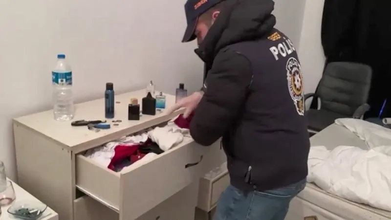 İstanbul merkezli 8 ilde bahis ve kara para soruşturması (DHA)