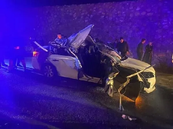 CHP'li Belediye Başkanı Akbuğa'nın otomobili kaza yaptı: 1 ölü 2 yaralı-5
