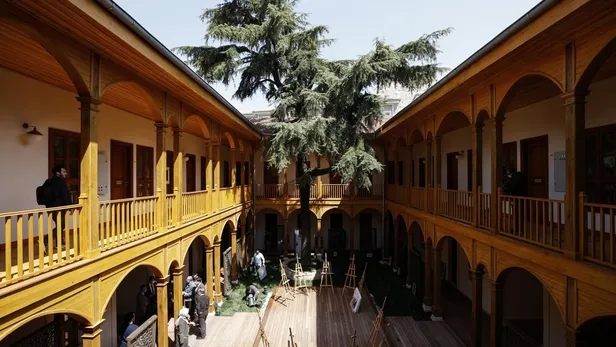 ayasofya-medresesi-baskan-recep-tayyip-erdoganin-katilimiyla-duzenlenecek-olan-torenle-hizmete-aciliyor-1649974133860.jpeg Başkan Erdoğan'dan Ayasofya Medresesi açılışında önemli açıklamalar-9