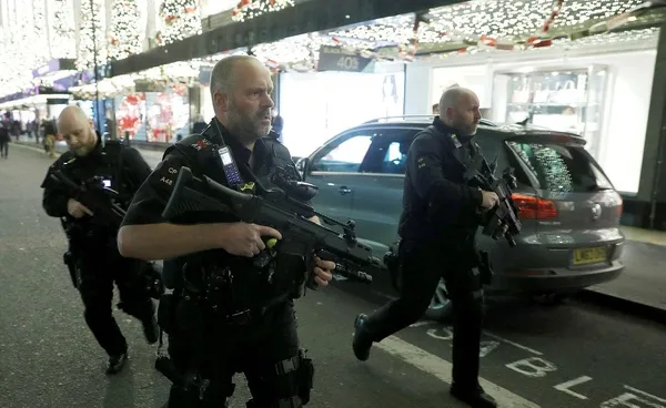 Londra'da kırmızı alarm! Metro istasyonu tahliye edildi-6