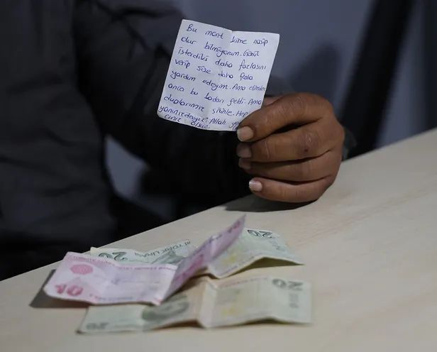 bit-pazarindan-satin-aldigi-montun-cebinden-oyle-bir-not-cikti-ki-beynimden-silinmeyecek-1702636163622.jpg 'Beynimden silinmeyecek' Bit pazarından satın aldığı montun cebinden öyle bir not çıktı ki!-5