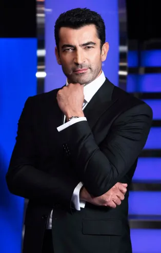 Danimarka'da bir lise hangi meyveden 1964 tane kullanıp 1521 volt gerilim üreterek Guinness'e girmiştir?