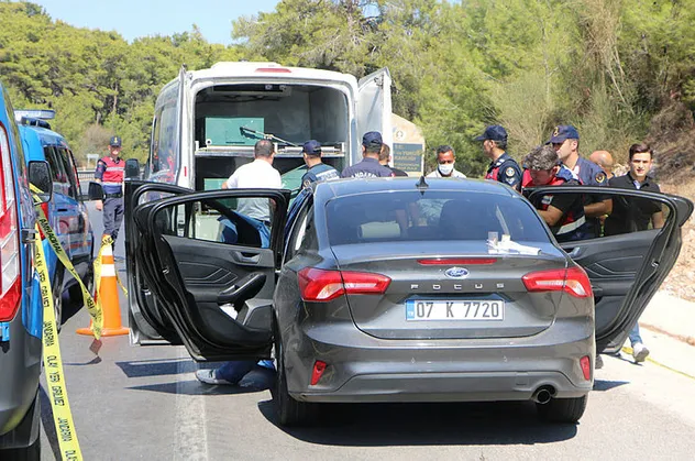 Antalya'da otoyol üzerinde sır cinayet! Boğazı kesilmiş halde bulundu