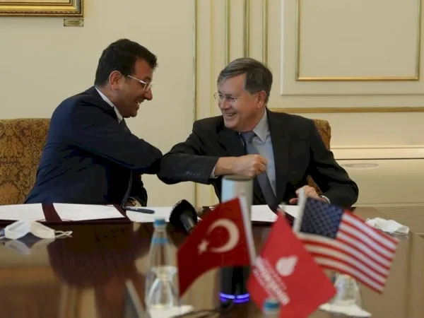 ekrem-imamoglunun-15-yilda-29-milyar-tl-borclandigi-ortaya-cikti-1609528402116.jpg Ekrem İmamoğlu'nun, 1.5 yılda 29 milyar TL borçlandığı ortaya çıktı-7