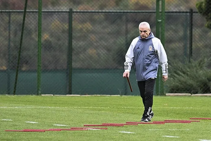 Beşiktaş'ın teknik patronu dev Rıza Çalımbay derbi öncesi planını yaptı-3