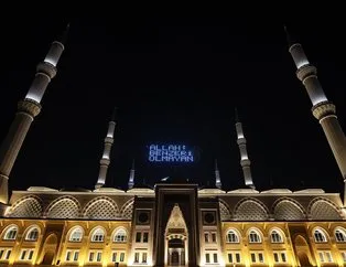 İstanbul’da mahyalar asıldı: Allah Benzeri Olmayan