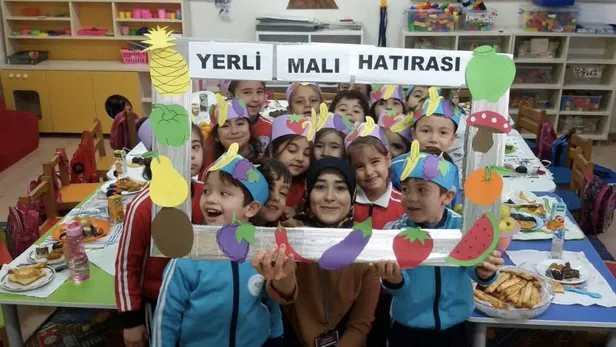yerli-mali-haftasi-siirleri-2-3-4-5-6-kitalik-2023-yerli-mali-haftasi-nedir-yemekleri-ve-etkinlikleri-neler-bo-1702632499996.jpg Yerli Malı Haftası nedir, yemekleri ve etkinlikleri neler? YERLİ MALI HAFTASI ŞİİRLERİ 2, 3, 4, 5, 6 kıtalık 2023! Boyama, pano, meyve...-5