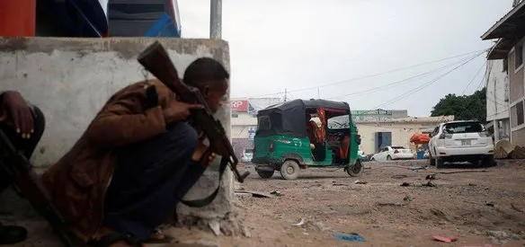 Somali'nin başkenti Mogadişu'da Yüksek Mahkeme binasını hedef alan intihar eyleminde, 9 saldırganın da aralarında bulunduğu 38 kişi hayatını kaybetti, 60'dan fazla kişi yaralandı