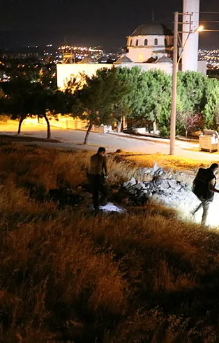 İzmir'de hareketli gece! Evi basıp bıçakladı