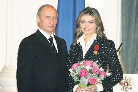 kanseri-2-kez-yenen-cemre-ucaryilmaz-metinden-aci-haber-1657490618011.jpeg Kanseri 2 kez yenen Cemre Uçaryılmaz Metin'den acı haber-17