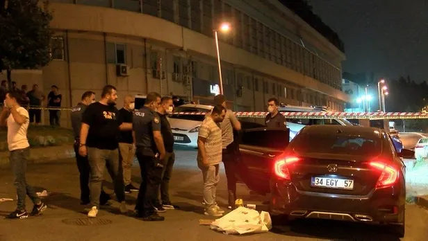 korkunc-olay-kucukcekmecede-otomobil-icinde-kafasina-poset-gecirilmis-ceset-bulundu-1632166531411.jpeg Korkunç olay! Küçükçekmece'de otomobil içinde kafasına poşet geçirilmiş ceset bulundu-4