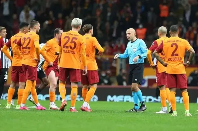 Berkan Kutlu ile Cüneyt Çakır arasında neler konuşuldu? İşte Galatasaray maçındaki çok tartışılan penaltı kararının perde arkası