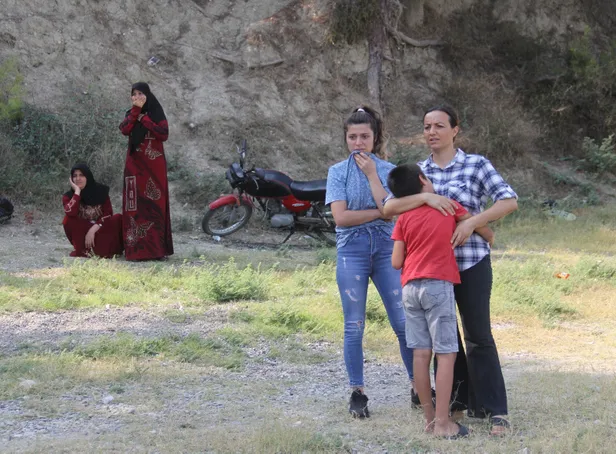 Bu acıya yürek dayanmaz! Bir an olsun yanından ayrılmadılar-4