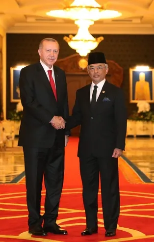 Başkan Erdoğan, Malezya Kralı ile bir araya geldi