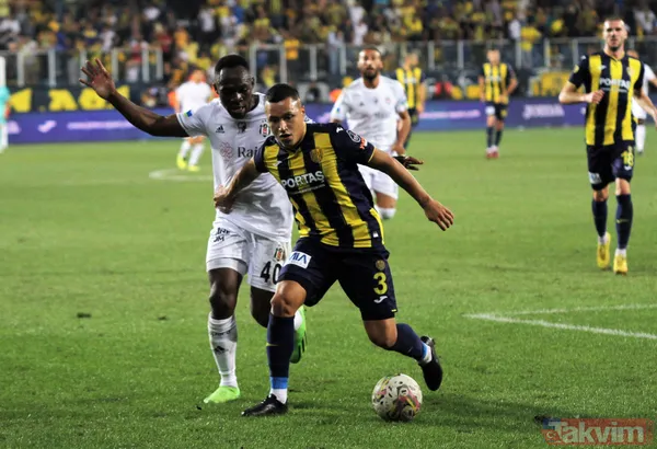 Ankara'da saha karıştı! Tribünden inen taraftar Beşiktaşlı Salih Uçan'ı tekmeledi, Josef kırmızı kart gördü - 37